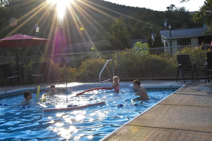 Adirondack Sunrise Lodge Lake George Eksteriør billede